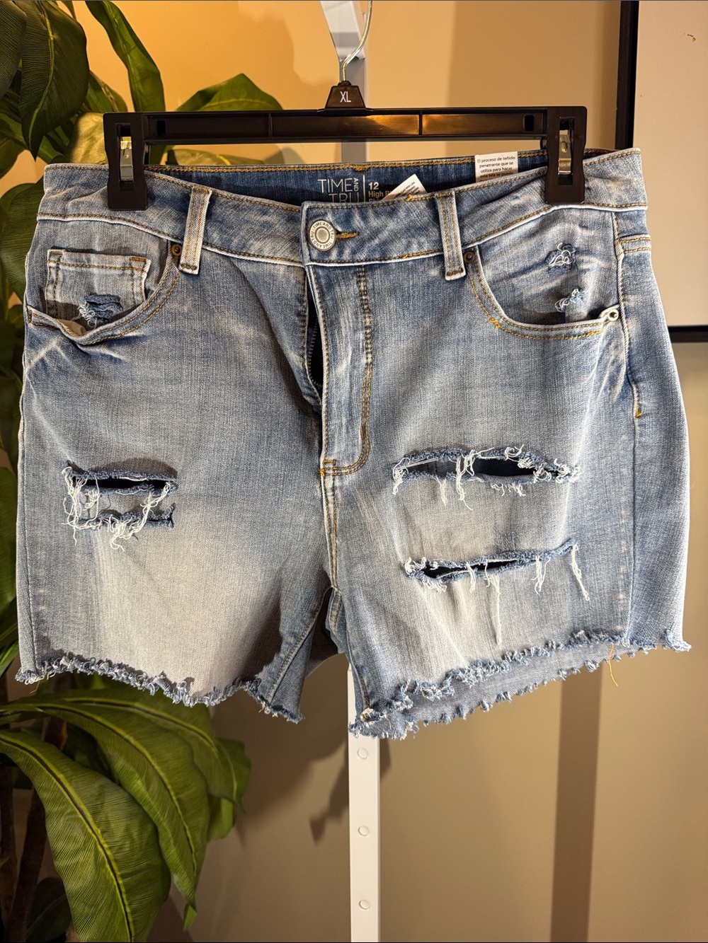 Time and Tru Women's Light Wash Distressed Denim Cutoff Shorts size 12